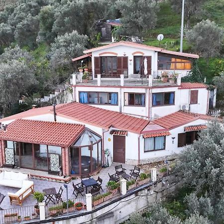 La Finestra Sulle Eolie Apartment Reitano  Екстериор снимка