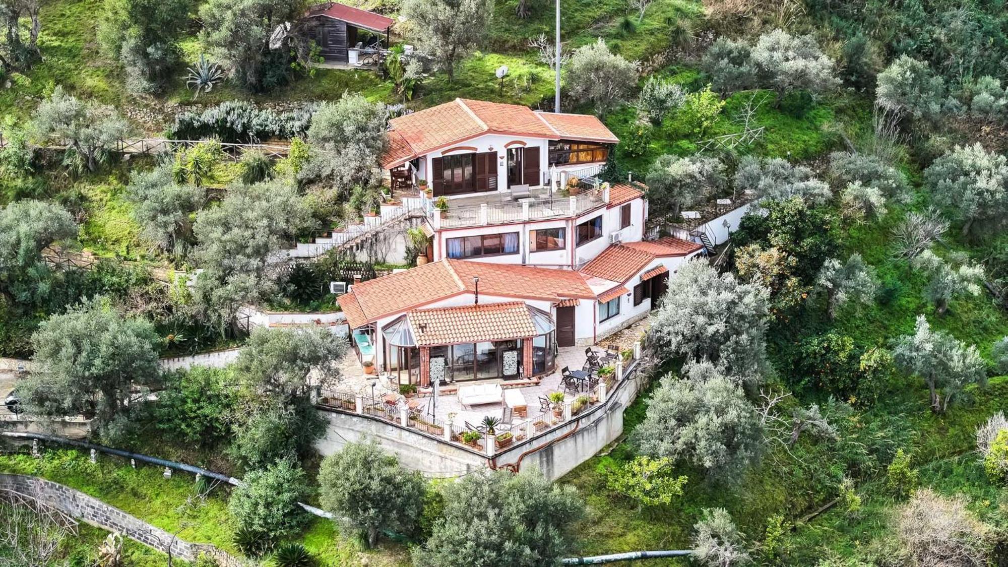 La Finestra Sulle Eolie Apartment Reitano  Екстериор снимка